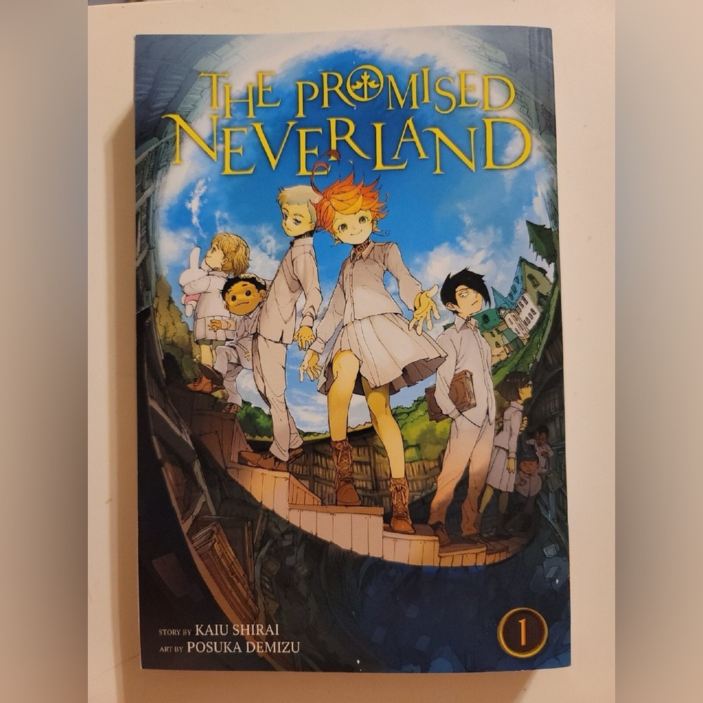 Manga The Promised Neverland Volume 1 - Blue and Yellow Cover